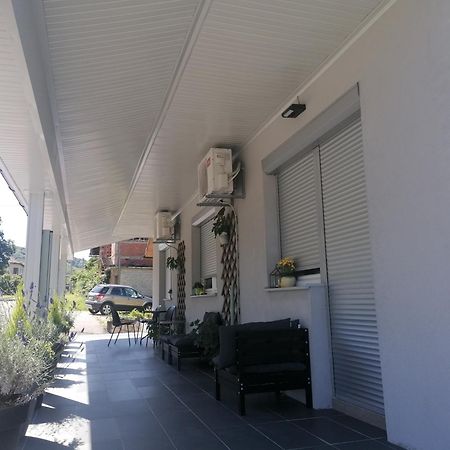 Guest House Mylan Licko Petrovo Selo Bagian luar foto
