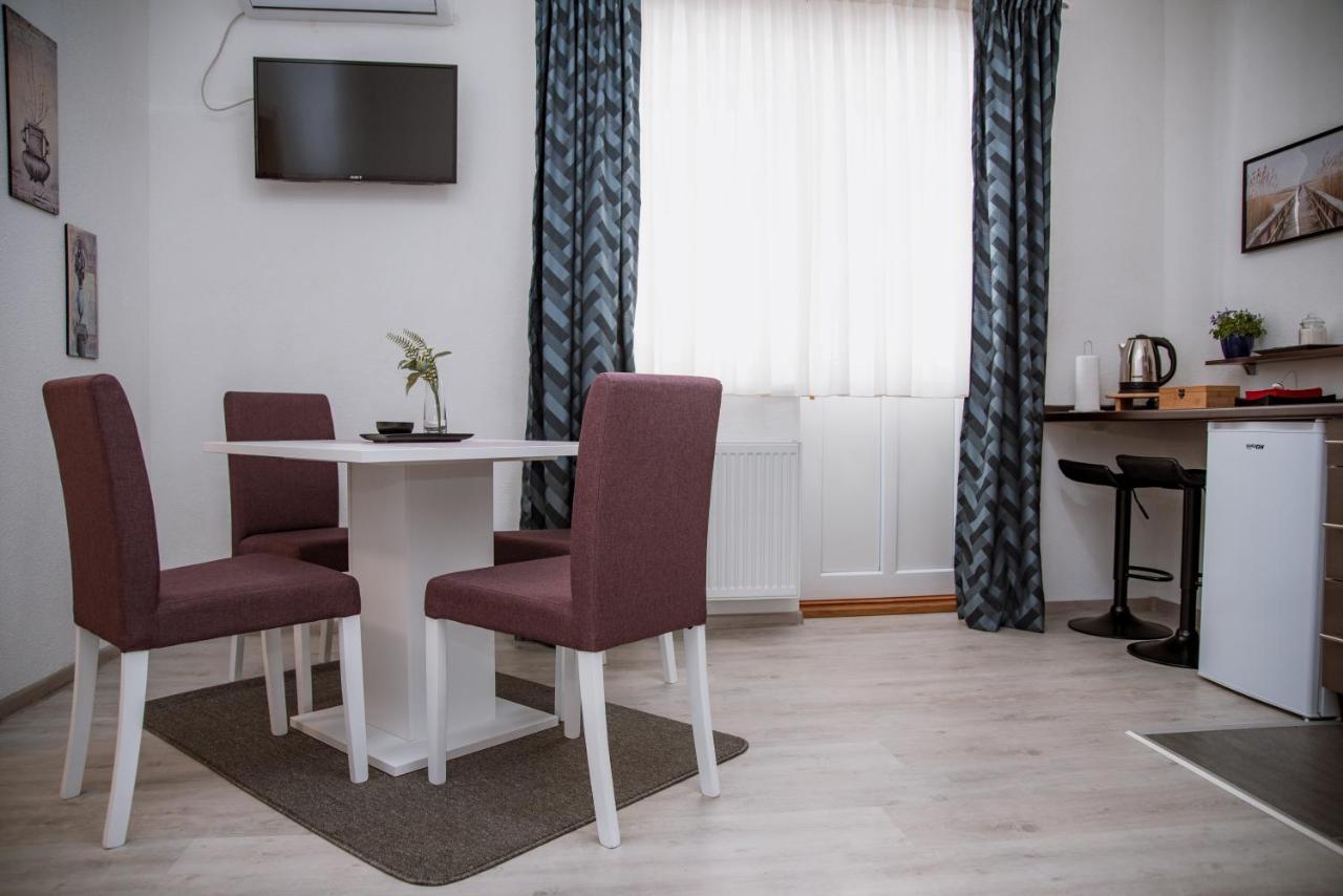 Guest House Mylan Licko Petrovo Selo Bagian luar foto