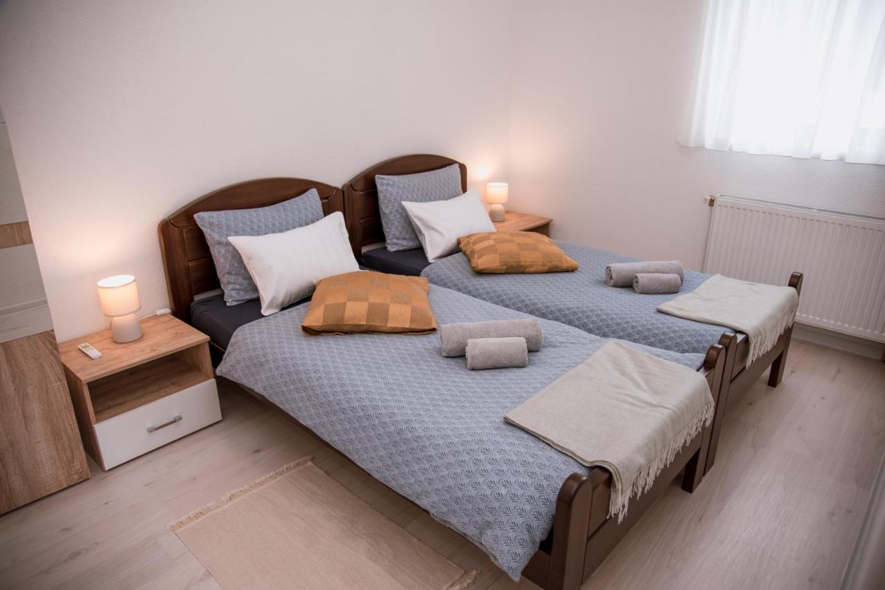 Guest House Mylan Licko Petrovo Selo Bagian luar foto