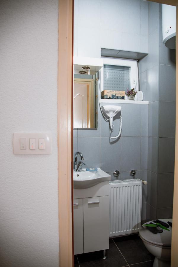 Guest House Mylan Licko Petrovo Selo Bagian luar foto