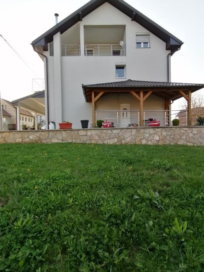 Guest House Mylan Licko Petrovo Selo Bagian luar foto