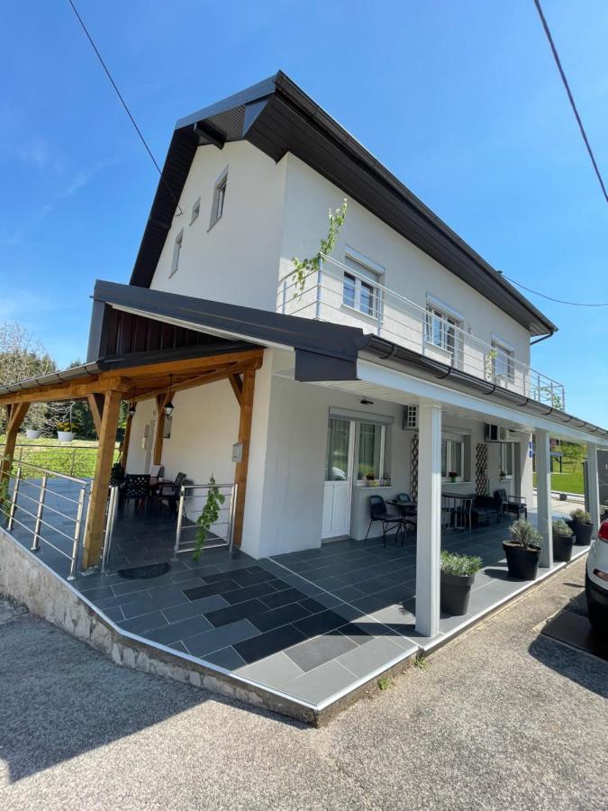 Guest House Mylan Licko Petrovo Selo Bagian luar foto