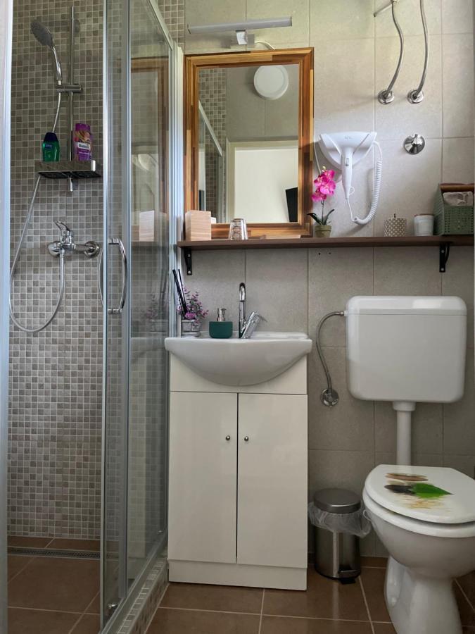 Guest House Mylan Licko Petrovo Selo Bagian luar foto